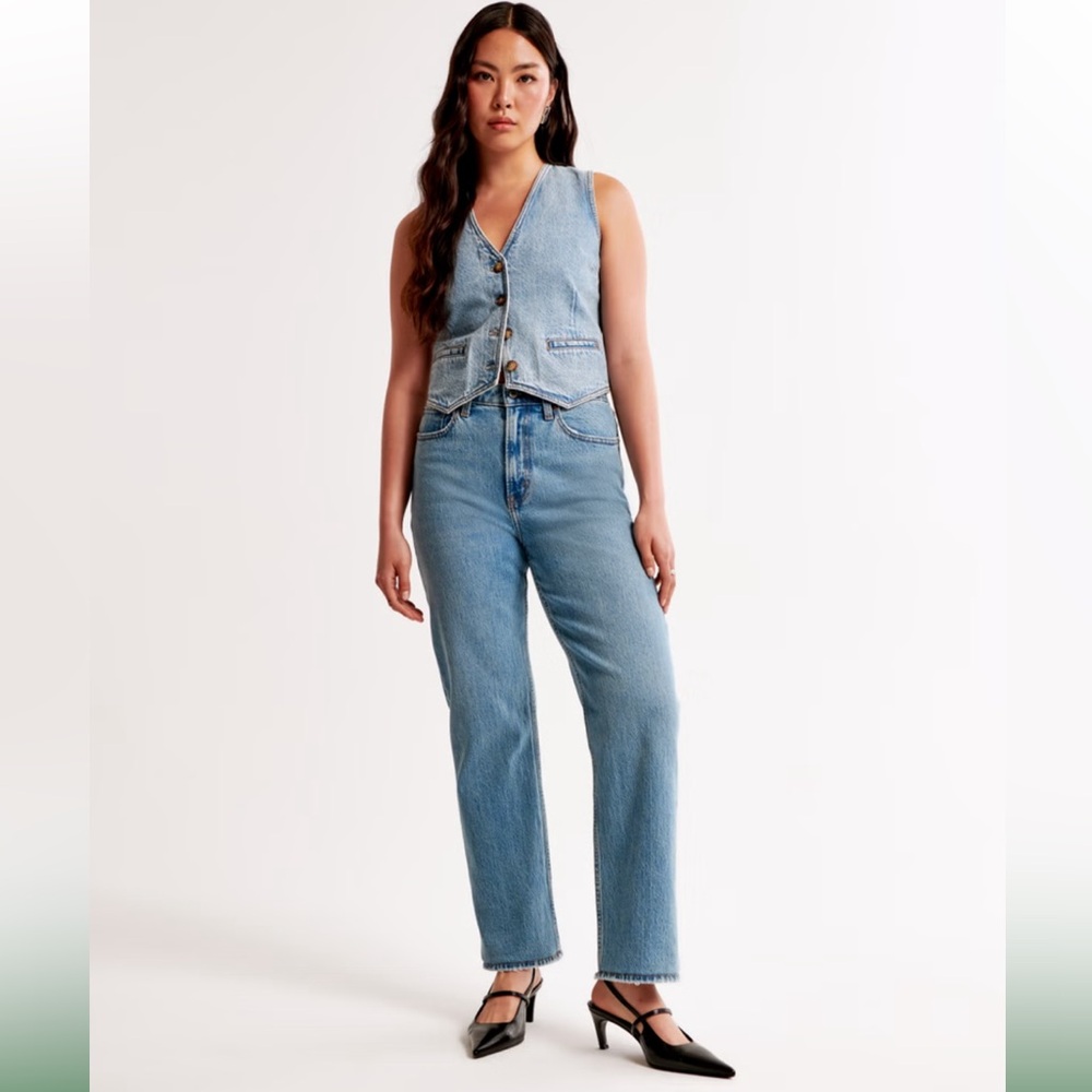 Abercrombie Curve Love High Rise Vintage Straight Jeans